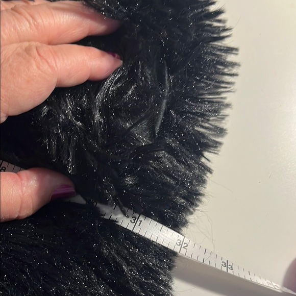 ❇️NWOT Angie Black Luxurious Faux Fur Vest - Stunning/ longer length Sz L - Picture 12 of 12